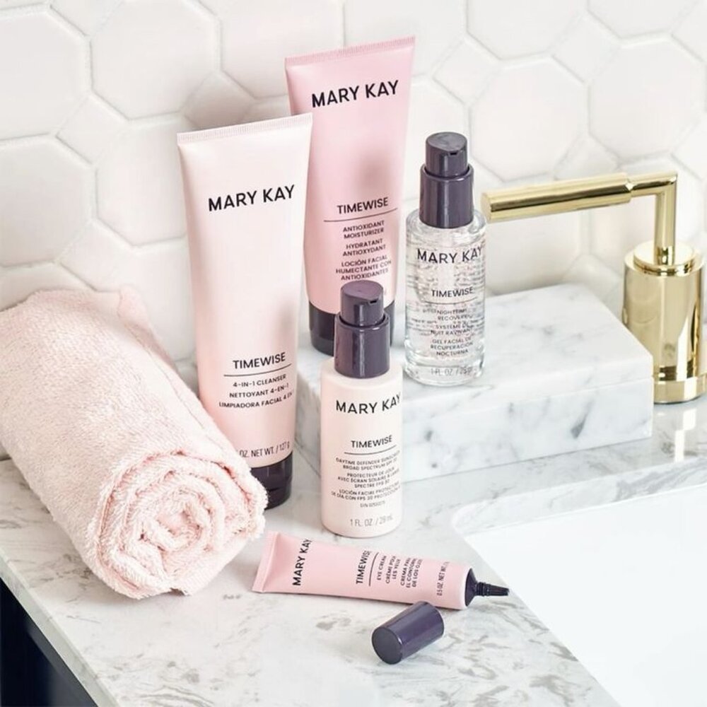 1. TimeWise® Age Minimize 3D™ 4-in-1 Cleanser